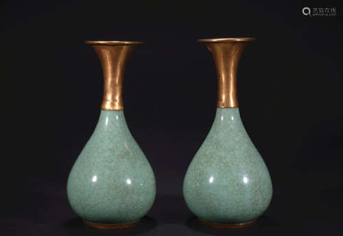 A pair of officer glazed vase