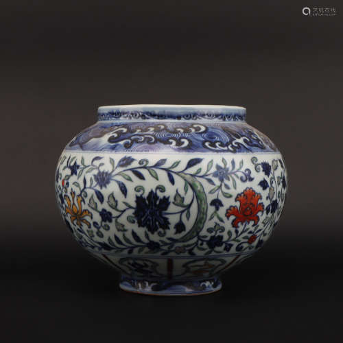 A DouCai 'flowers' jar