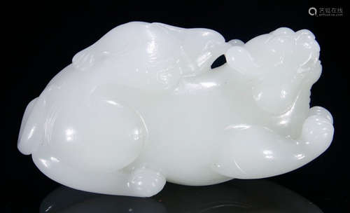 A HETIAN JADE BEAST PENDANT