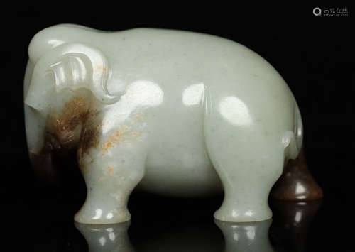 A HETIAN JADE ELEPHANT PENDANT