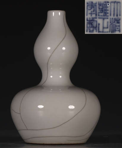 YONGZHENGNIANZHI MARK GE YAO WHITE GLAZE VASE