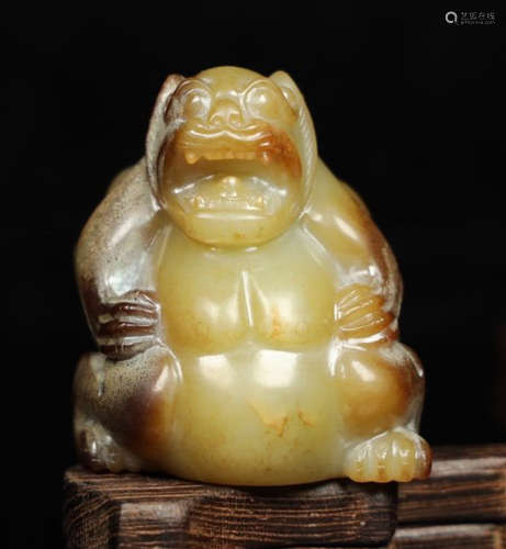 A HETIAN JADE BEAR PENDANT