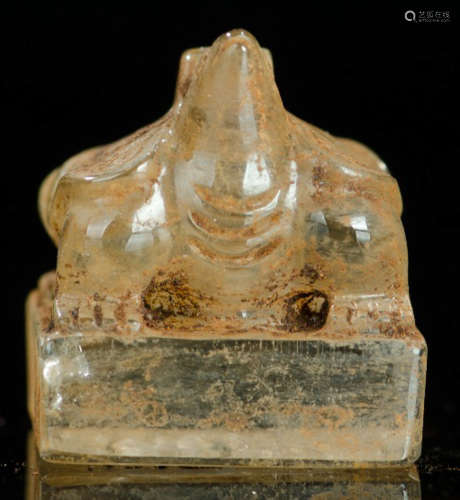 A CRYSTAL SEAL SHAPED WITH TORTOISE