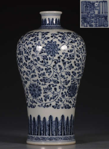 DAQINGQIANLONGNIANZHI MARK BLUE&WHITE GLAZE VASE