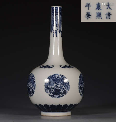 DAQINGKANGXINIANZHI MARK BLUE&WHITE GLAZE VASE