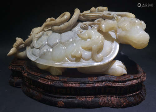 A HETIAN JADE TORTOISE PENDANT