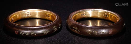 PAIR OF CHENXIANG WOOD BANGLE EMBEDDED WITH GILT SILVER