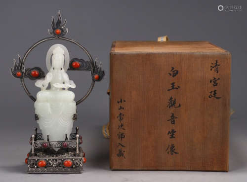 A HETIAN WHITE JADE GUANYIN BUDDHA STATUE WITH SILVER BASE