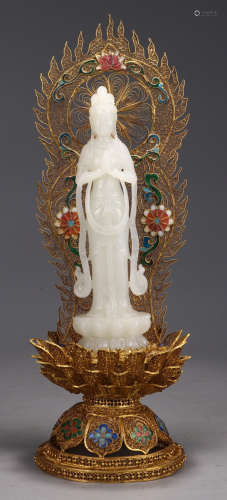 A HETIAN WHITE JADE GUANYIN BUDDHA STATUE WITH GILT SILVER BASE