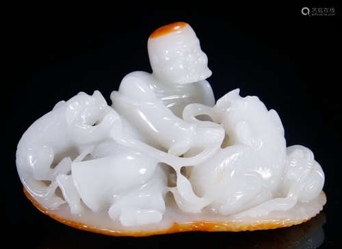 A HETIAN JADE PENDANT CARVED WITH BODHIDHARMA BUDDHA