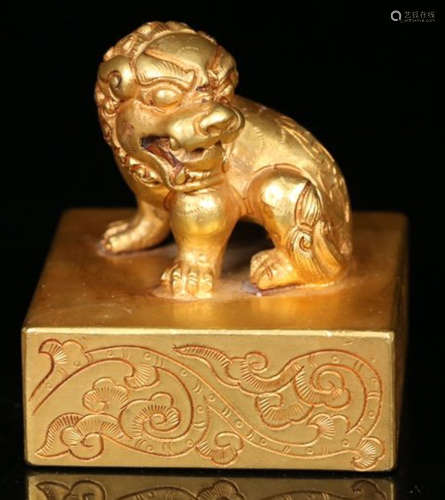 A GILT BRONZE SEAL SHAPED WITH BEAST