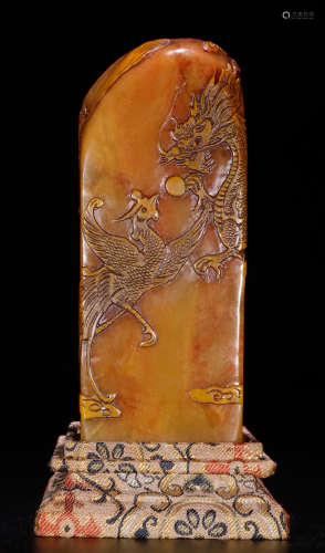 A TIANHUANG STONE SEAL CARVED WITH DRAGON&PHOENIX