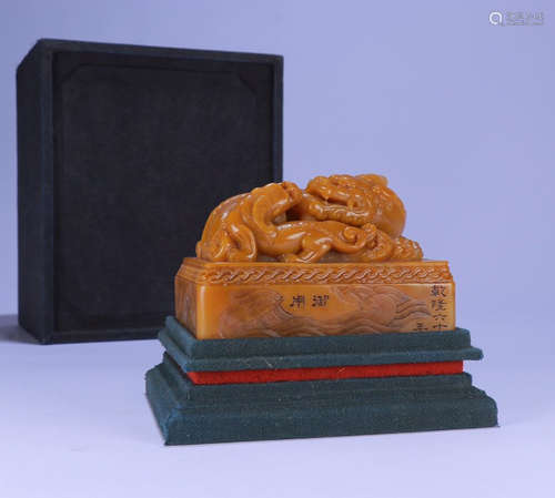 A TIANHUANG STONE SEAL CARVED WITH DRAGON PATTERN