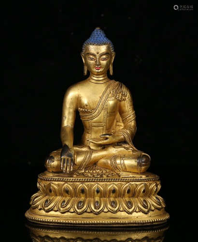 A TIBETAN GILT BRONZE CARVED SAKYAMUNI BUDDHA