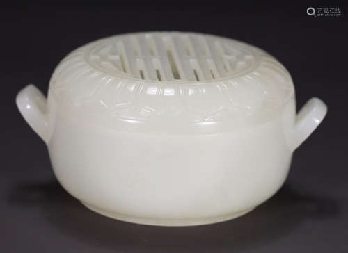 A HETIAN JADE CENSER WITH HOLLOW CARVED COVER