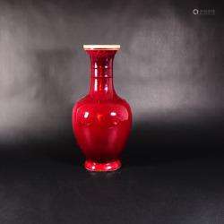 红釉旋纹瓶     