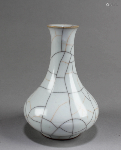 Chinese Crackleware Porcelain Vase