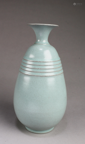 Chinese Ruyao Vase