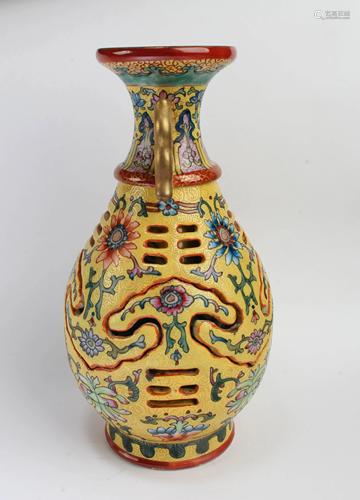 Chinese Porcelain Vase