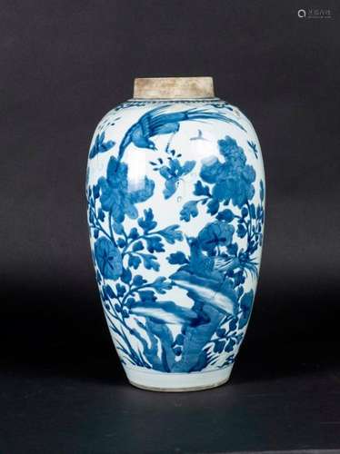 Blue and white porcelain vase with decoration in \n…