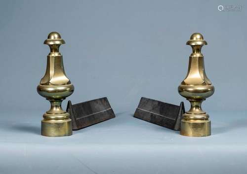 PAIR OF ANDIRONS \nMade of brass \nH. 22, 5 cm