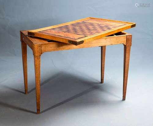 Tric trac table \nRectangular in shape in walnut an…