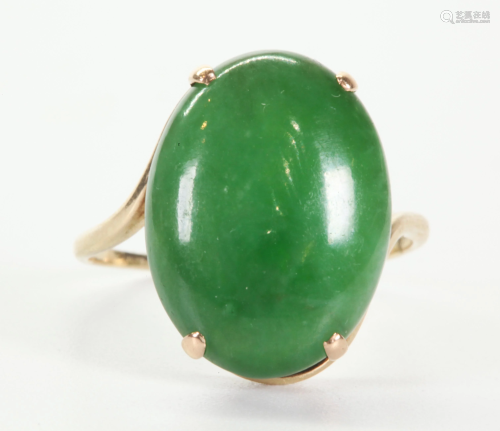 Chinese Oval Green Cabochon Jadeite 14K Ring