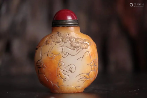 A Hetian Jade Carved Snuff Bottle