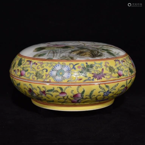 A Famille Rose Lotus Pattern Porcelain Fruit Box