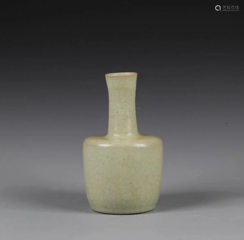 A Ge Glaze Porcelain Vase