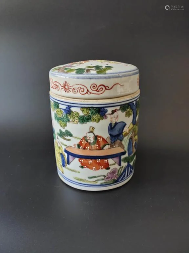 A Famille Verte Figure Porcelain Box