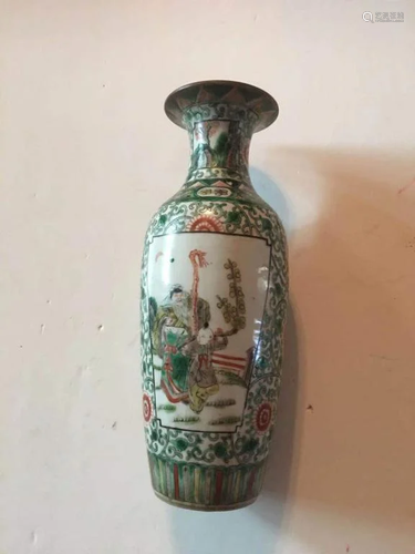 Chinese Porcelain Wucai Vase