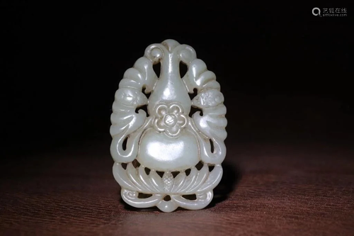 A Hetian Jade Carved Pendant