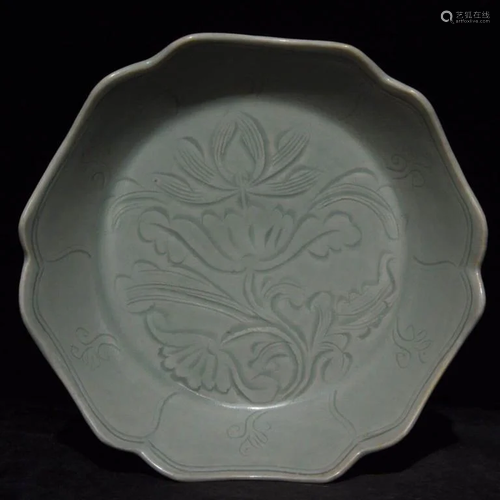 A Yue Kiln Flowers Carved Porcelain Plate