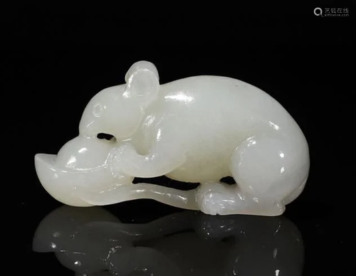 A Hetian Jade Mouse Ornament