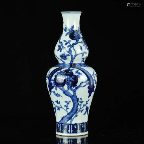 Chinese Blue White Gourd Porcelain Vase