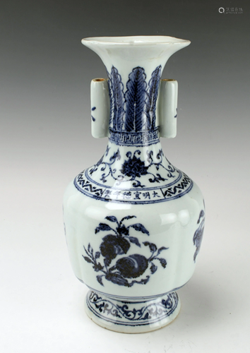 ANTIQUE BLUE & WHITE LOBED VASE