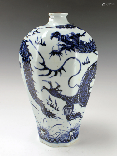 ANTIQUE OCTAGONAL BLUE & WHITE DRAGON VASE