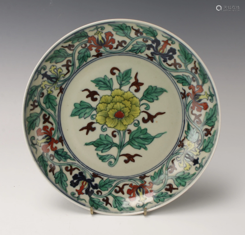 CHINESE MING PORCELAIN FLOWER PLATE