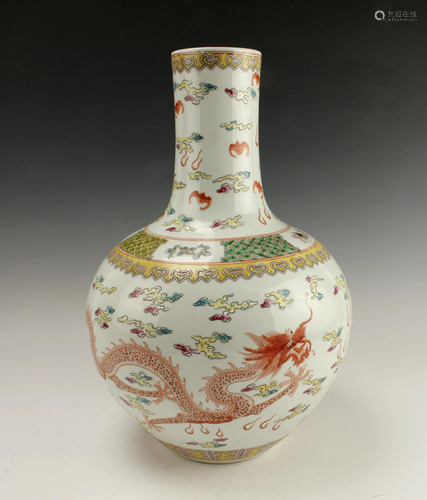 GUANGXU GLOBULAR BATS & DRAGON VASE