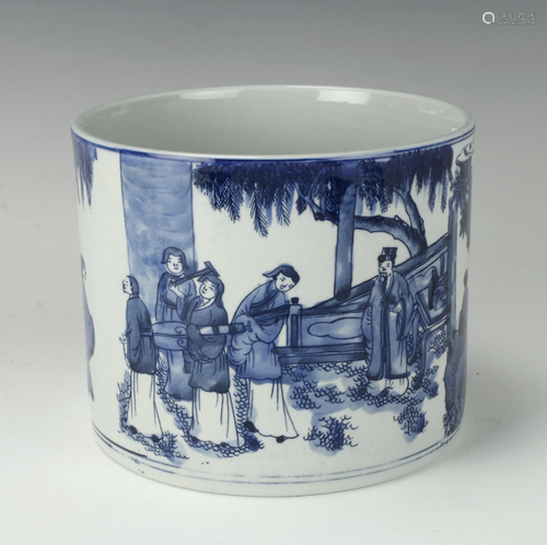 LARGE 19TH CENTURY BLUE & WHITE BRUSH POT