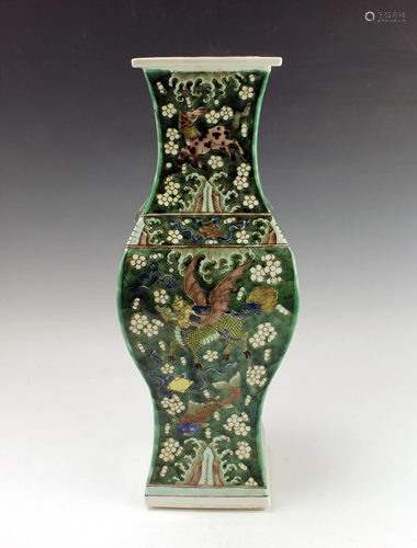 SQUARE KANGXI FAMILLE VERTE VASE