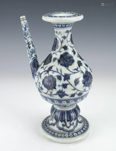 CHINESE ANTIQUE BLUE AND WHITE EWER