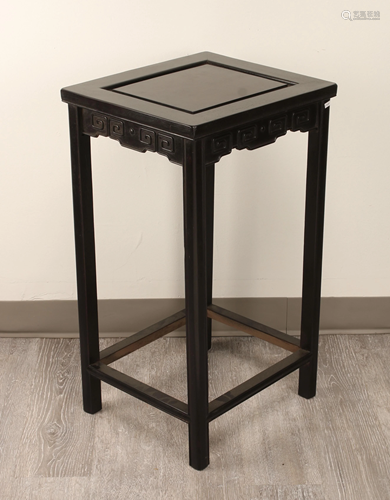 CARVED ZITAN MEANDER END TABLE