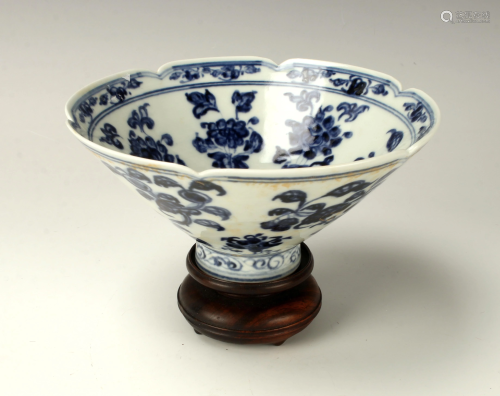 CHINESE PORCELAIN BLUE & WHITE BOWL ON STAND