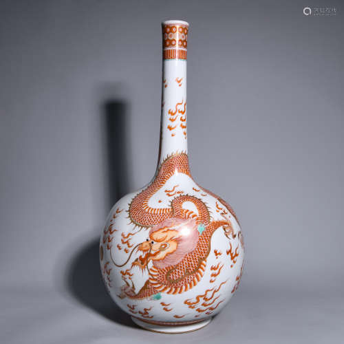 AN ALUN RED BOTTLE WITH DRAGON PATTERNS
