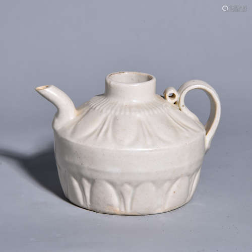 A WHITE GLAZE KETTLE