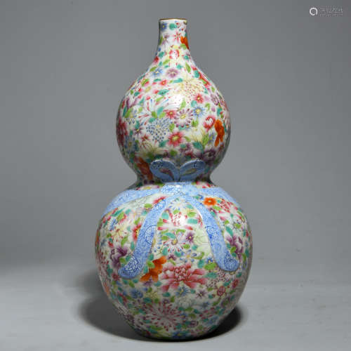 A POWDER ENAMEL GOURD-SHAPED BOTTLE PAINTED WITH FLOWERS