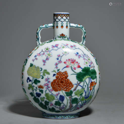 A POWDER ENAMEL FLOWER VASE PAINTED WITH FLOWERS