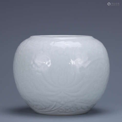 A WHITE GLAZE WATER WASH WITH FLOWER PATTERNS